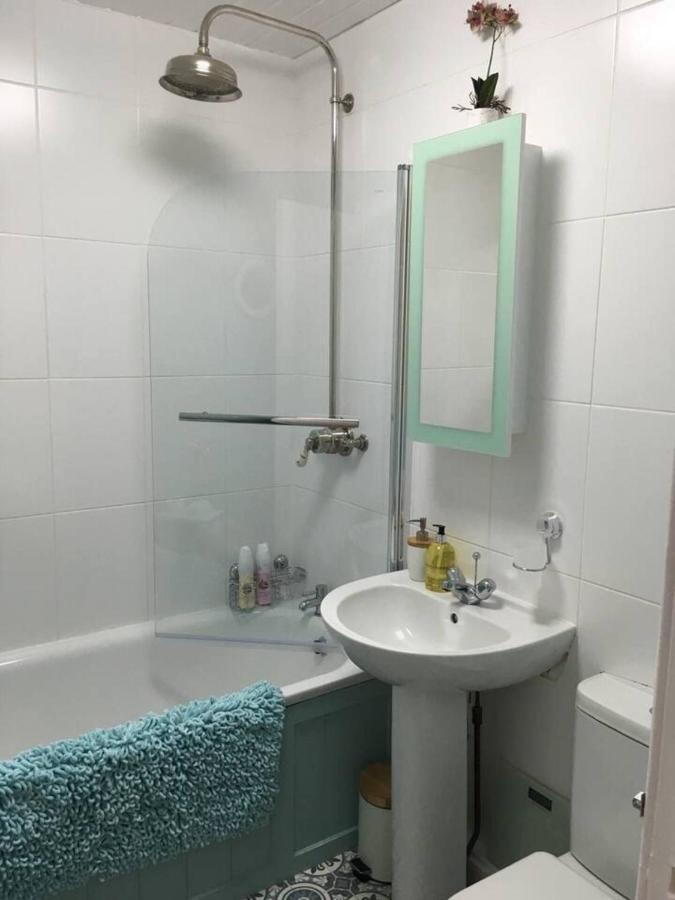 Stunning 2-Bed Apartment In Hawick Zewnętrze zdjęcie